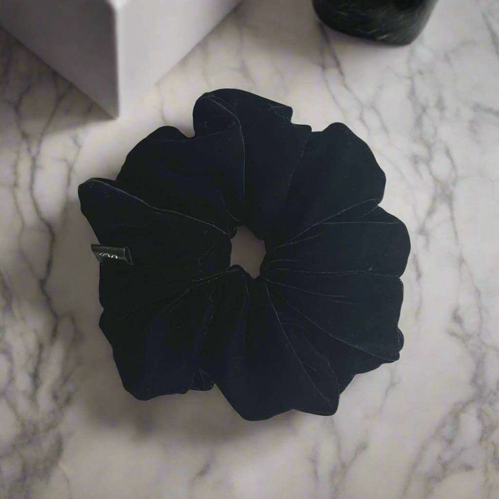 Microvelvet Scrunchie in Jet Black