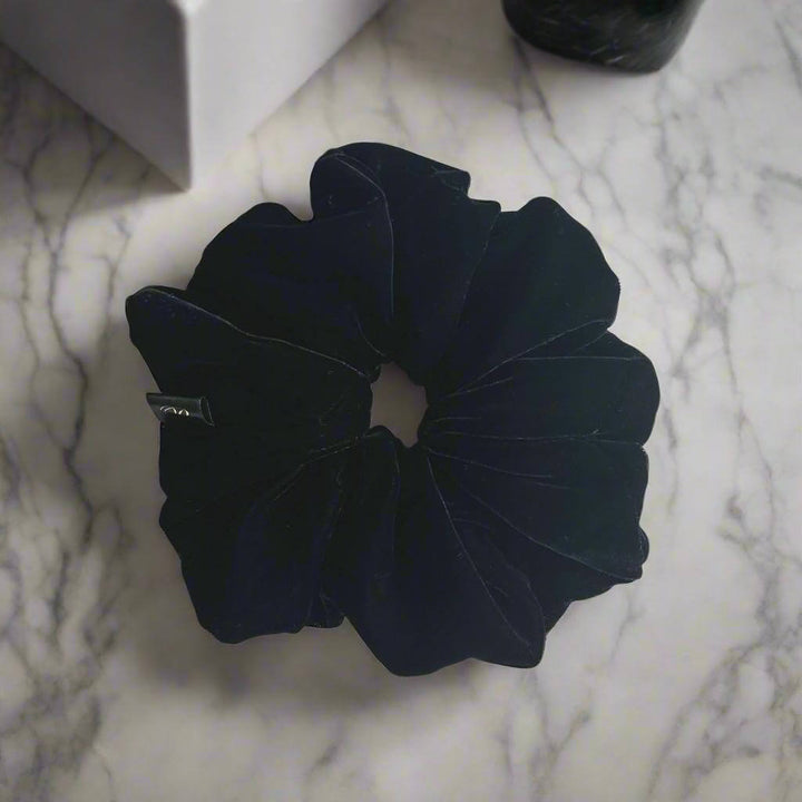 Microvelvet Scrunchie in Jet Black