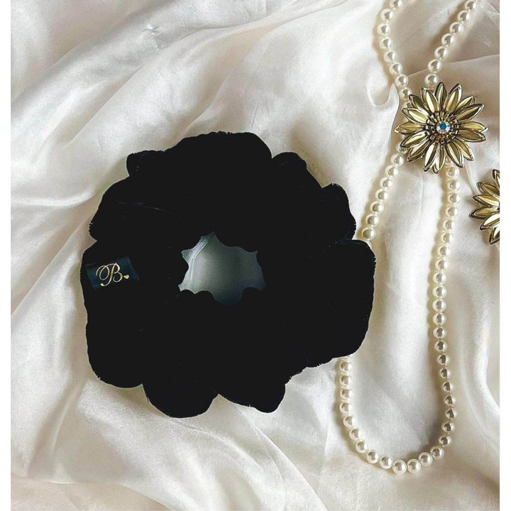 Microvelvet Scrunchie in Jet Black