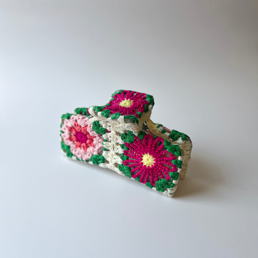 Jumbo hair claw clip with vintage crochet design