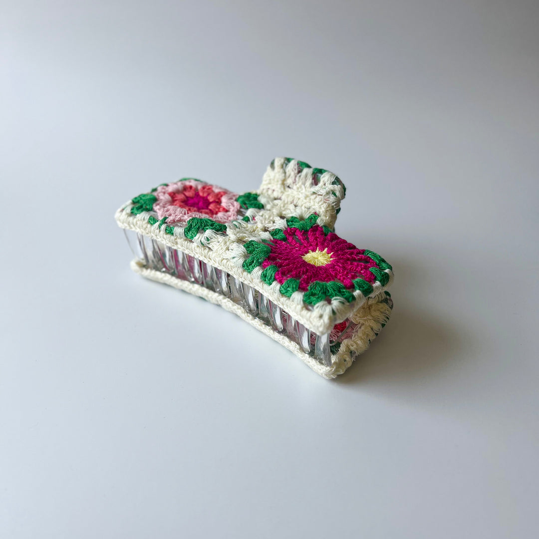 Jumbo hair claw clip with vintage crochet design